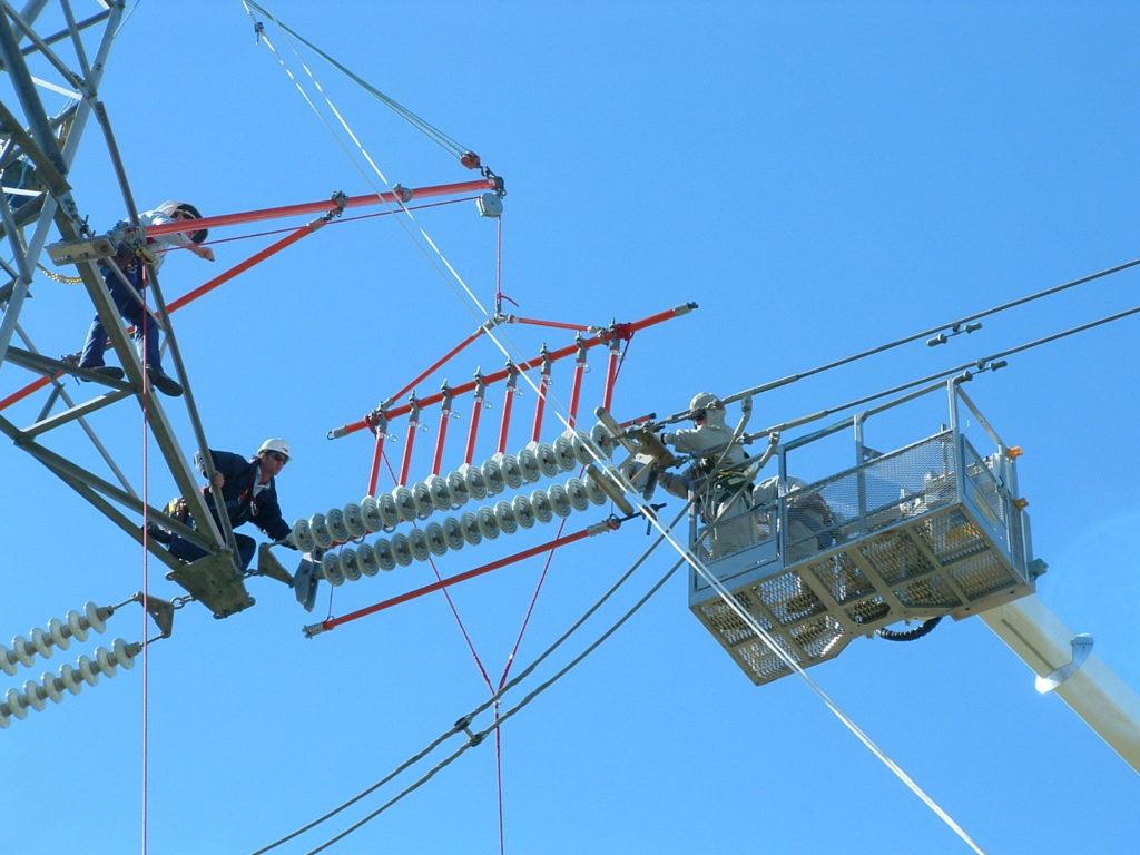 Bronto Skylift insulated work platform
