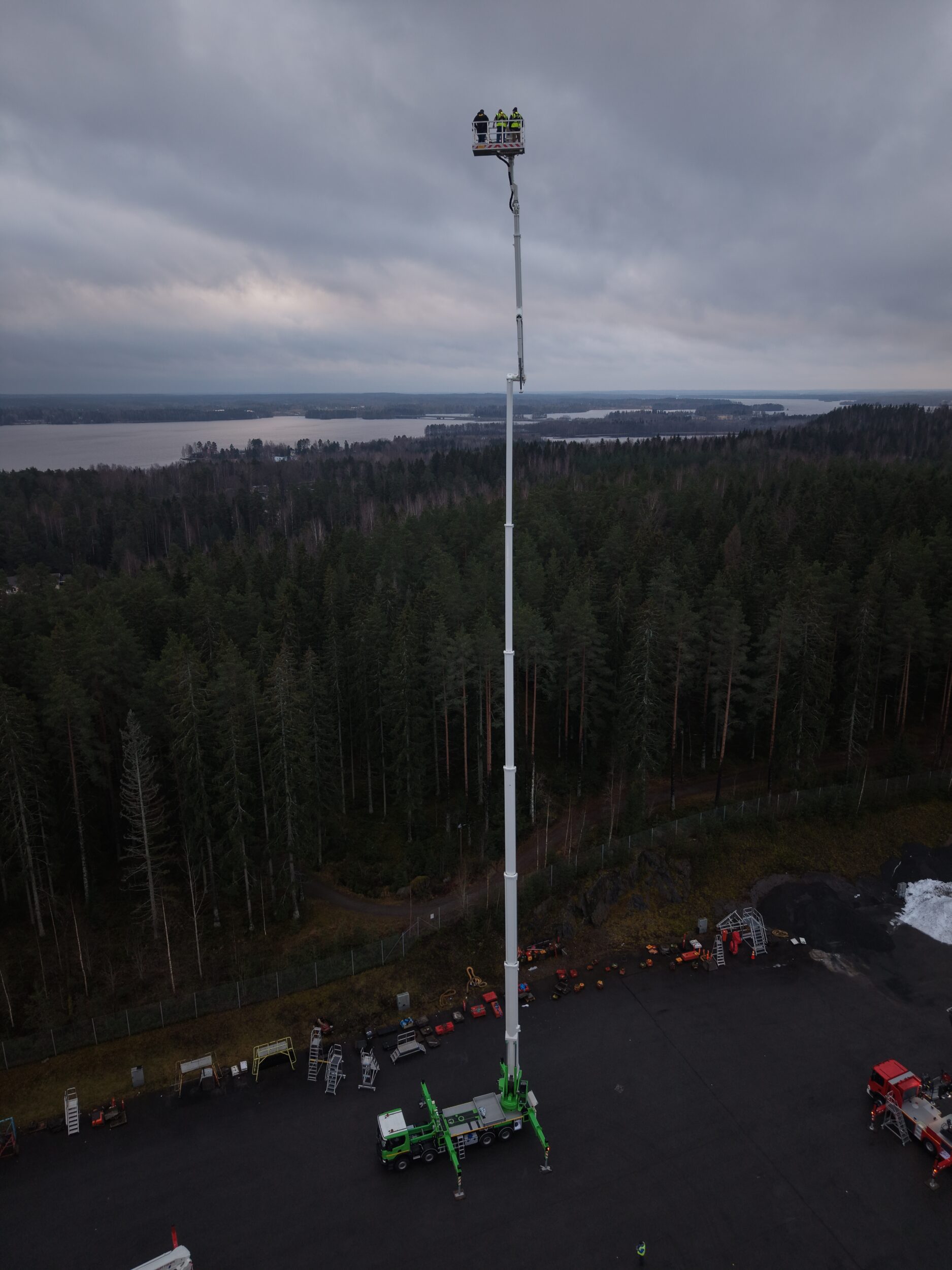 Boom Logistics strengthens fleet with four 70-metre Bronto aerial ...